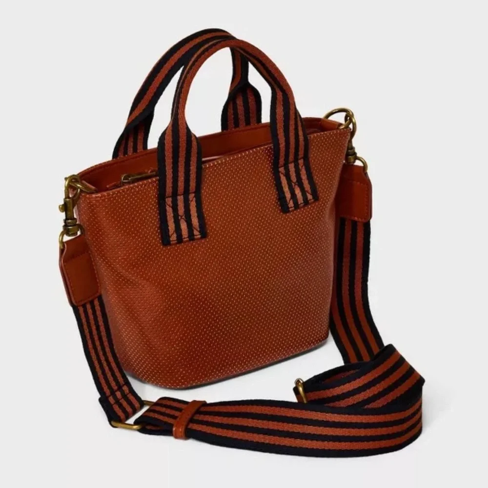 Universal Thread Women’s Crossbody Bag - Picture 2 of 4